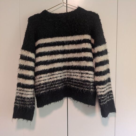 NEW Universal Thread Boucle Crewneck Pullover Sweater Women's Size Medium - Picture 5 of 5